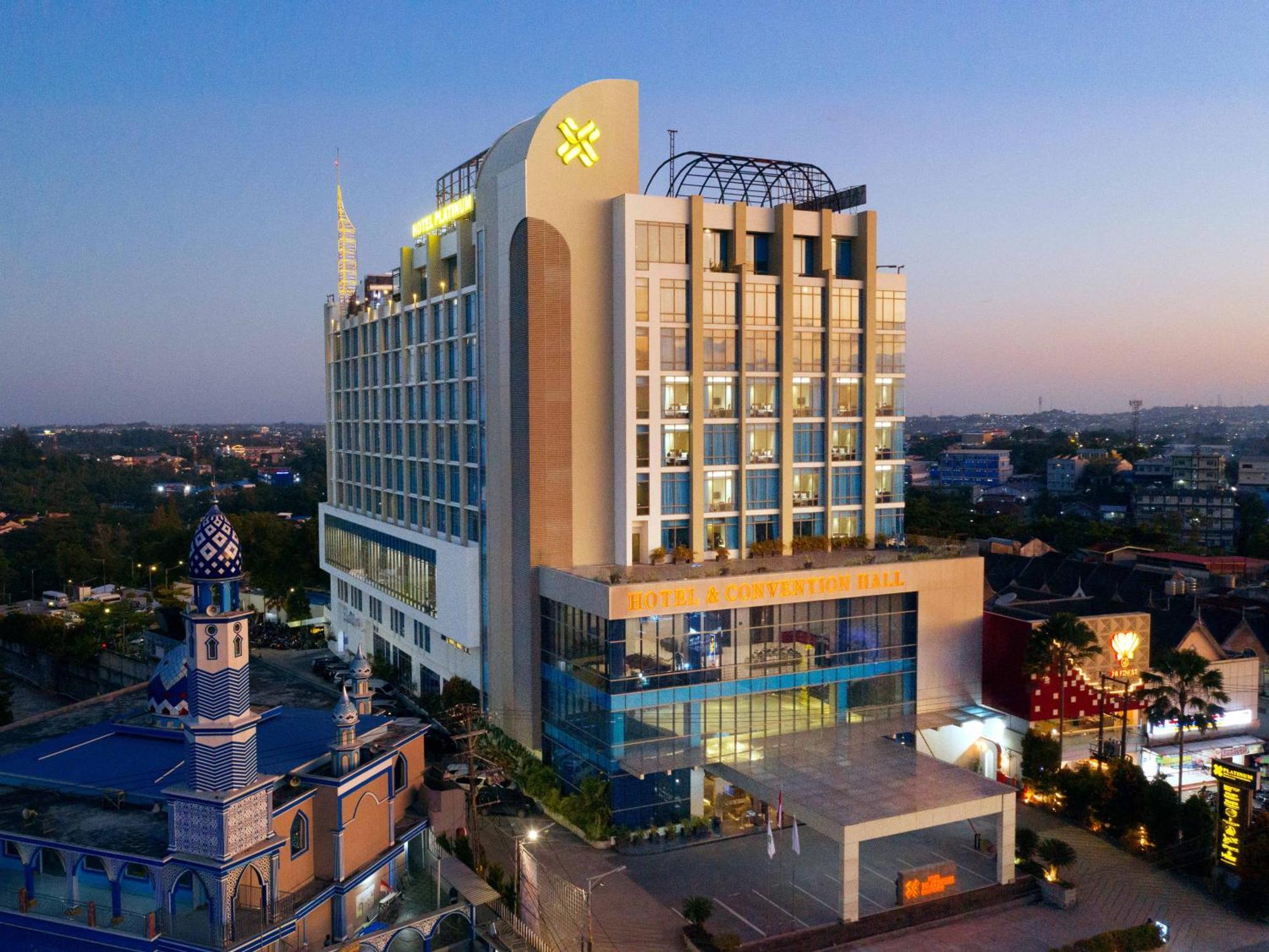 Platinum Hotel & Convention Hall Balikpapan Экстерьер фото