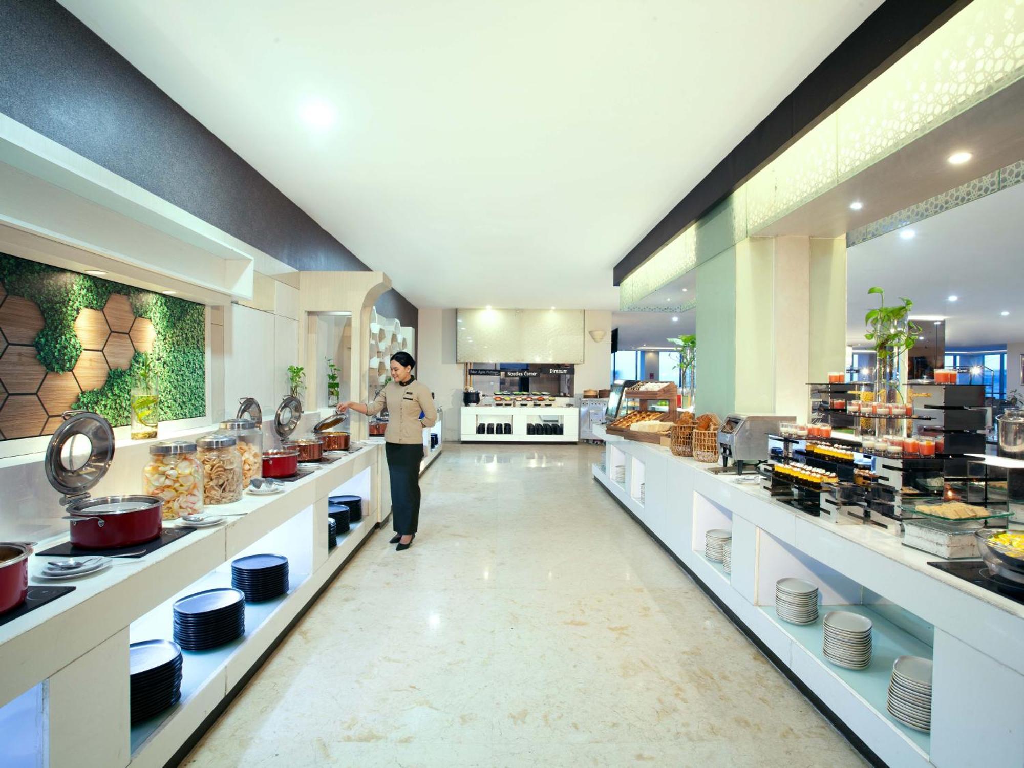 Platinum Hotel & Convention Hall Balikpapan Экстерьер фото