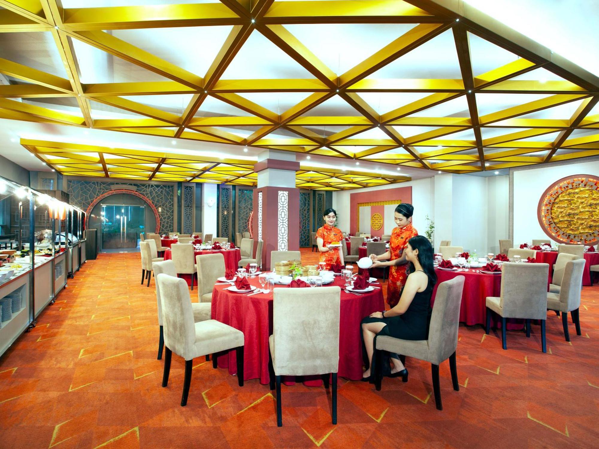 Platinum Hotel & Convention Hall Balikpapan Экстерьер фото