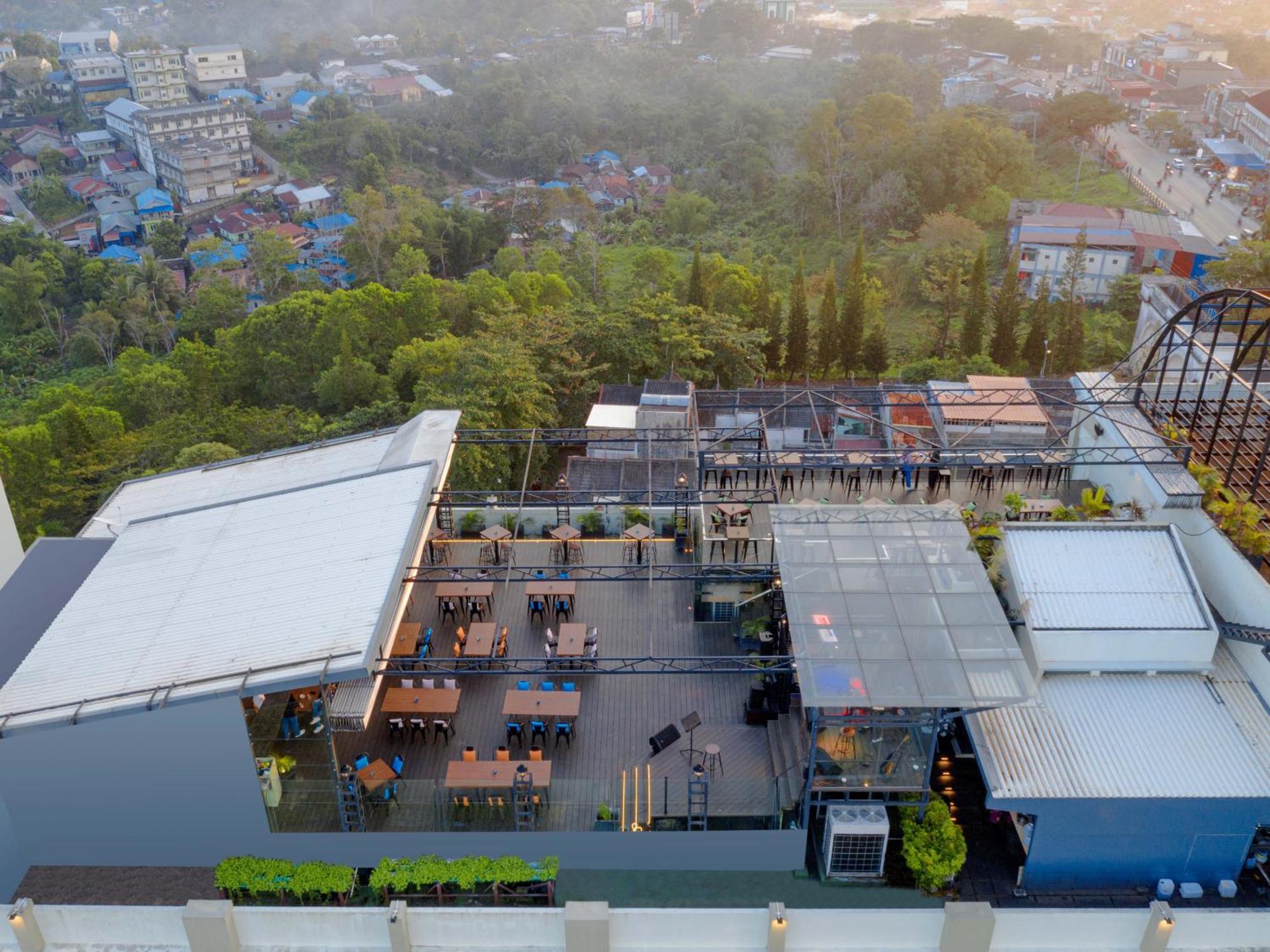 Platinum Hotel & Convention Hall Balikpapan Экстерьер фото