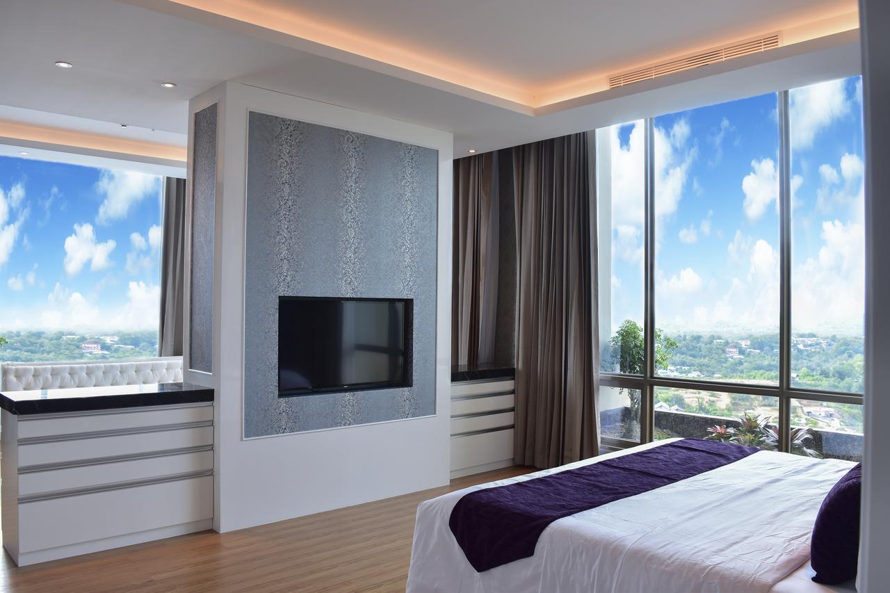 Platinum Hotel & Convention Hall Balikpapan Экстерьер фото