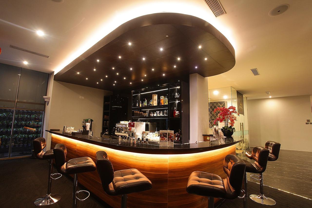 Platinum Hotel & Convention Hall Balikpapan Экстерьер фото
