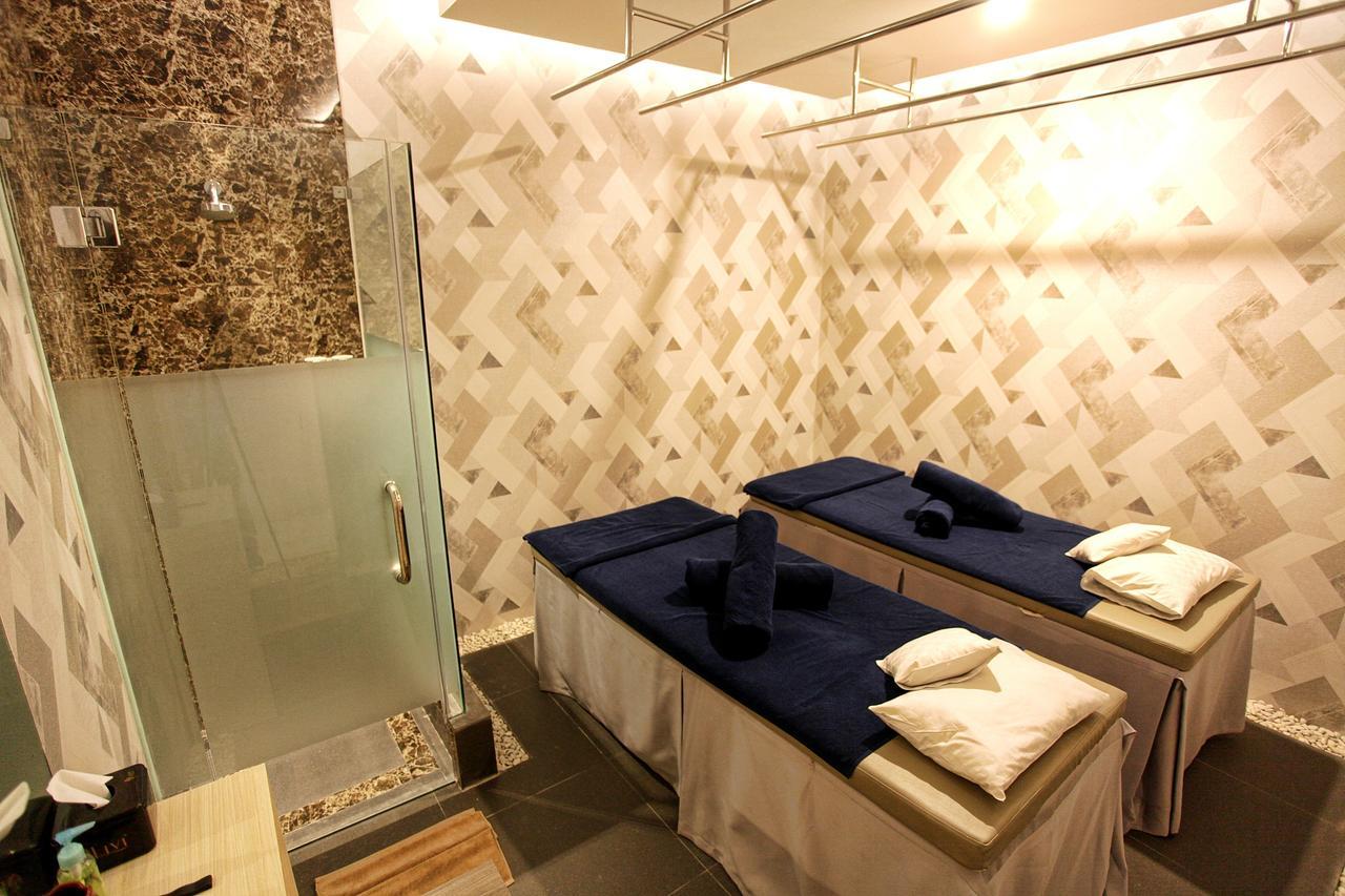 Platinum Hotel & Convention Hall Balikpapan Экстерьер фото
